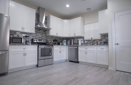 West Dallas Casa | 4BR ModernHome w/ Pool & Jacuzzi
