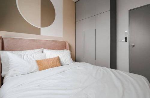 Taman Pertama Apartamento | 4BR Modish Room MVertica Near MRT by RumaBnB