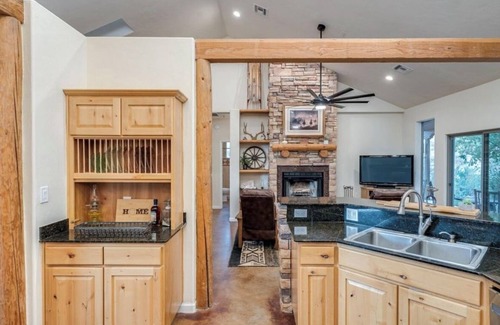 Catalina Casa | 4BR Mount Lemmon Retreat Hot Tub-Pool - Sleeps 18!