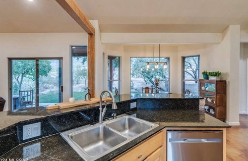 Catalina Casa | 4BR Mount Lemmon Retreat Hot Tub-Pool - Sleeps 18!