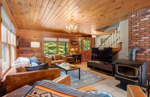 Bartlett Casa | 4BR Mountain retreat with Ski Base Bikes & Yard