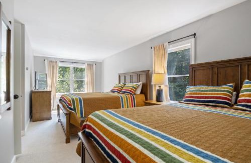 Bartlett Casa | 4BR Mountain retreat with Ski Base Bikes & Yard