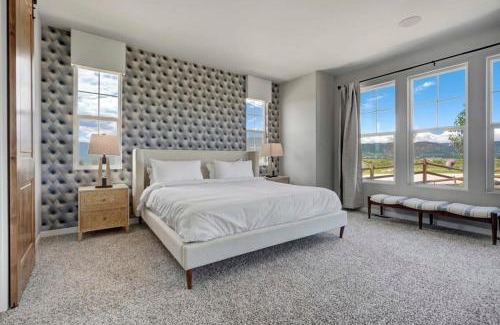 Monument Casa | 4BR Mountain views - Movie Theater - Pool Table
