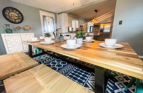 Vermilion Casa | 4BR New England Style Home