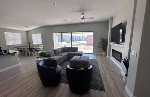 Mesquite Casa | 4BR Oasis - Pool and Spa - Near Golf and Casinos