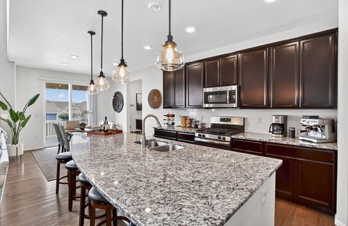 Arvada Casa | 4BR+ Office+Trails+Parks+Pool+ Tesla charger