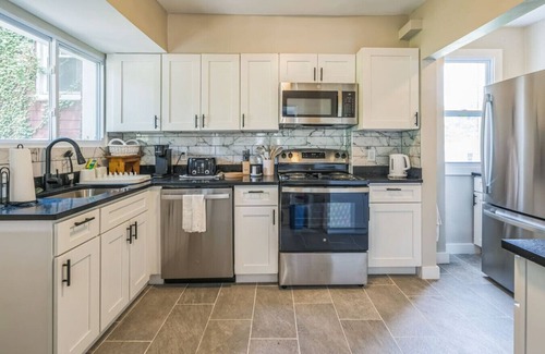 Wilkinsburg Casa | 4BR Pitt Suburbs Gem