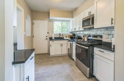 Wilkinsburg Casa | 4BR Pitt Suburbs Gem