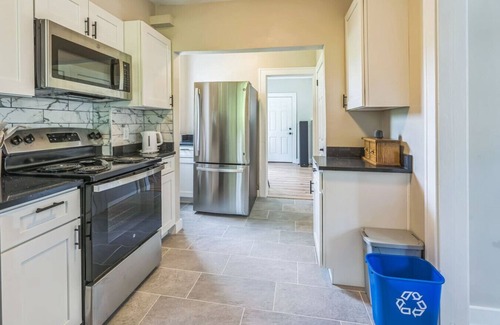 Wilkinsburg Casa | 4BR Pitt Suburbs Gem
