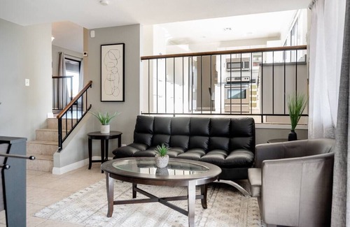 Paradise Casa | 4BR Pool-House Vacation by the Strip! Family-Friendly!