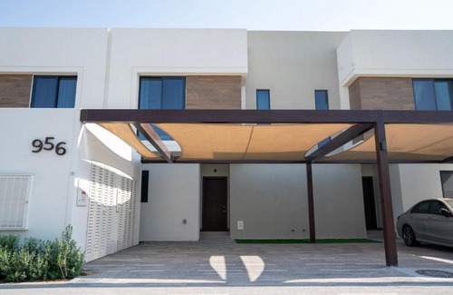 Abu Dhabi Casa | 4br Prestigious Villa Discounted Parks Tickets