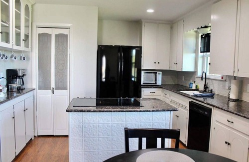 Myra Casa | 4BR Saint Jo Escape | Hot Tub, Firepit & Pool