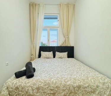 Schottenfeld Apartamento | 4BR Shared Apt with City View Only 7- Min to Westbahnhof