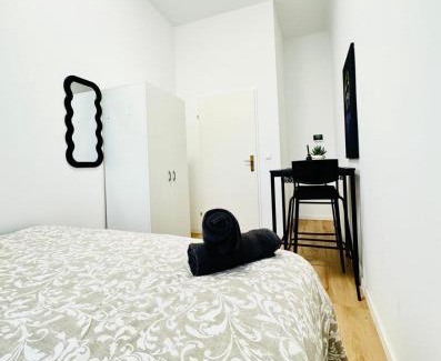 Schottenfeld Apartamento | 4BR Shared Apt with City View Only 7- Min to Westbahnhof