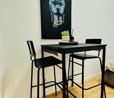 Schottenfeld Apartamento | 4BR Shared Apt with City View Only 7- Min to Westbahnhof
