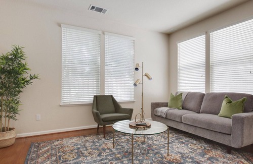 Dublin Apartamento | 4BR Single-Family Home in Dublin Near Parks