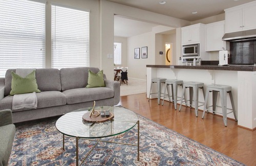 Dublin Apartamento | 4BR Single-Family Home in Dublin Near Parks