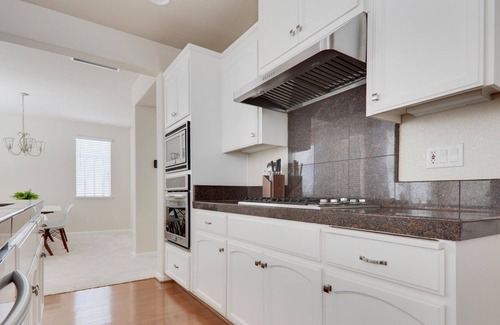 Dublin Apartamento | 4BR Single-Family Home in Dublin Near Parks