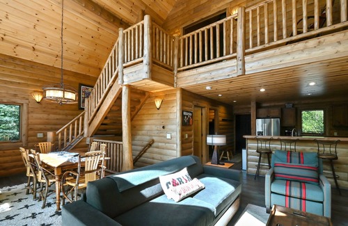 Boyne City Cabina | 4BR Mtn Cabin - Skiers Paradise - Sleeps 13 Wood Burning Fire, WiFi dedicado