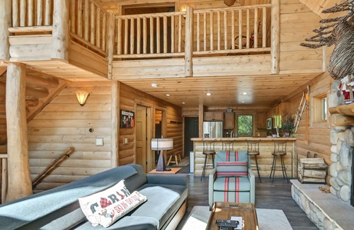 Boyne City Cabina | 4BR Mtn Cabin - Skiers Paradise - Sleeps 13 Wood Burning Fire, WiFi dedicado
