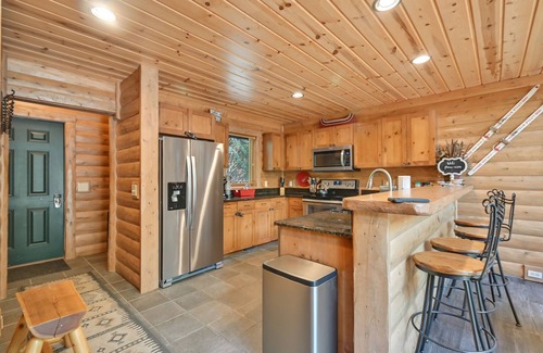 Boyne City Cabina | 4BR Mtn Cabin - Skiers Paradise - Sleeps 13 Wood Burning Fire, WiFi dedicado