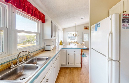 Duck Casa | 4BR Soundview | Deck | Washer/Dryer