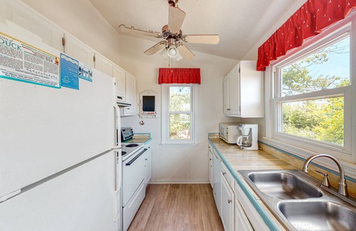 Duck Casa | 4BR Soundview | Deck | Washer/Dryer