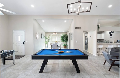 Covey Casa | 4BR Stylish Mid-Century Escape w/Pool & Luxe Vibes