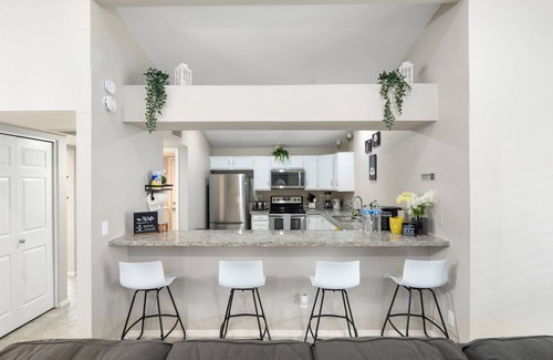Covey Casa | 4BR Stylish Mid-Century Escape w/Pool & Luxe Vibes