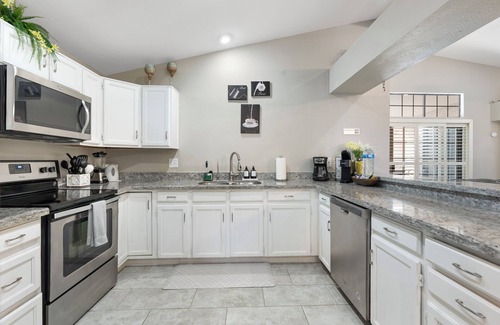 Covey Casa | 4BR Stylish Mid-Century Escape w/Pool & Luxe Vibes