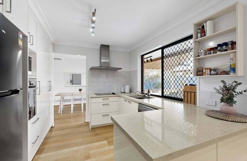 Camira Casa | 4BR Sweet Home Spingfield