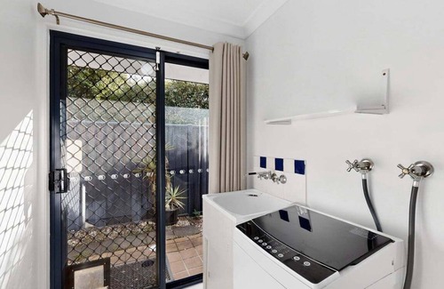 Camira Casa | 4BR Sweet Home Spingfield