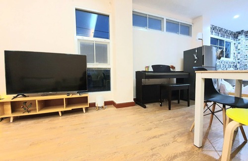 Chom Phon Casa | 4BR townhouse above 7-11, 10mins walk to trains, local food