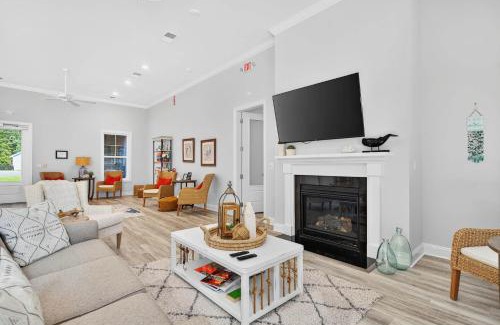 Ocean Isle Beach Casa | 4BR Townhouse with Golf View in Ocean Isle Beach