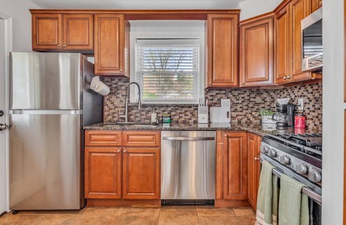 Seminary Hill Casa | 4BR Tropical Oasis, Free Parking