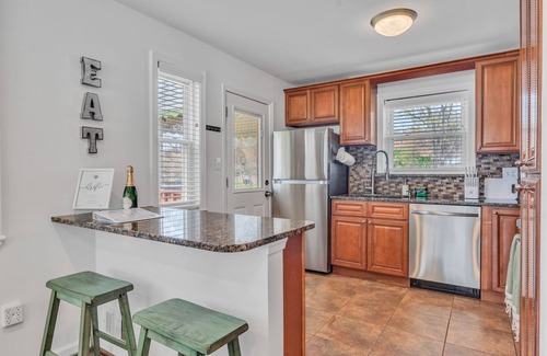 Seminary Hill Casa | 4BR Tropical Oasis, Free Parking