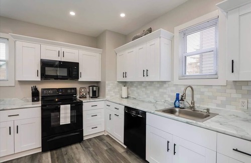 Merion Village Casa | 4BR w/ Hot Tub + Patio | Walk to German Village