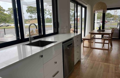 Lakes Entrance Casa | 4br Waterfront - Skipper’s Quarterdeck