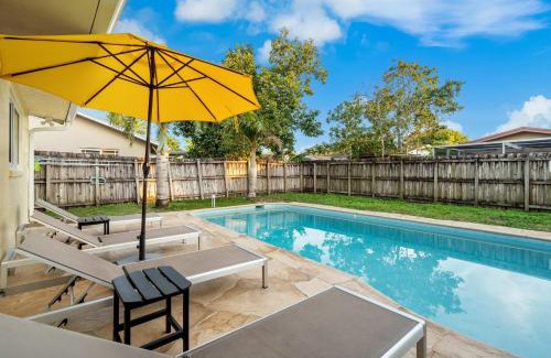Palm Aire Village West Casa | 4BR with Private Pool and Game Room - Prime Location