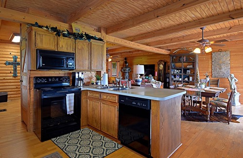Caldwell County Cabina | 4D Guest Ranch~Large private pool with volley ball and basket ball nets
