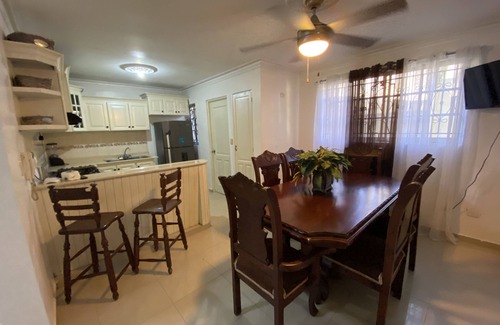 Guaricano Apartamento | 4DR Acogedora estadía de 3 habitaciones en Santo Domingo