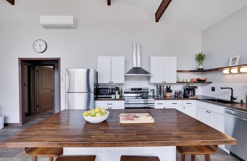Long Pond Chalet De Esquí | 4min to Lake, 8min to Kalahari, Firepit, Fire table, Gas Grill, Gazebo & 300Mbps