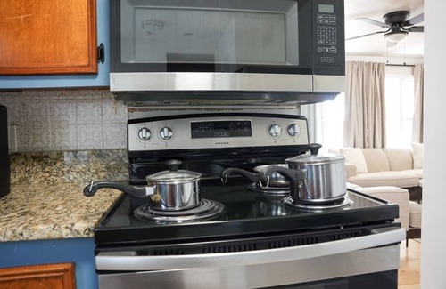 Amarillo Casa | 4Room| 7 Beds | Sleeps 12