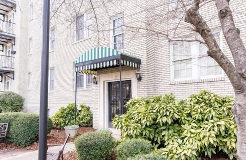 Greensboro Condominio | 4th Floor Condo 1/4 mile from Moses Cone Hospital