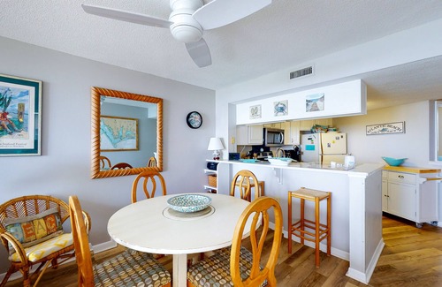 Atlantic Beach Condominio | 4th-Floor oceanfront condo with amazing view, WiFi & shared pools/hot tub/gym