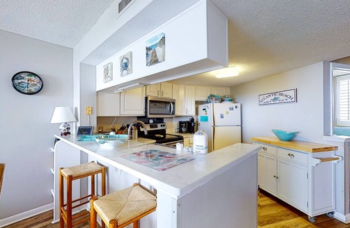 Atlantic Beach Condominio | 4th-Floor oceanfront condo with amazing view, WiFi & shared pools/hot tub/gym
