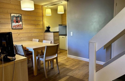 Plagne 1800 Apartamento | 50m de los comercios, 4.o piso, vista montaña, piscina, balcón, tv, local para esquís, 54m²