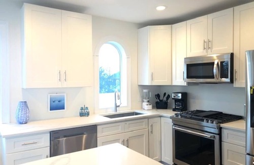 Harvey Cedars Casa | 4th from the OCEAN! SLEEPS 10!