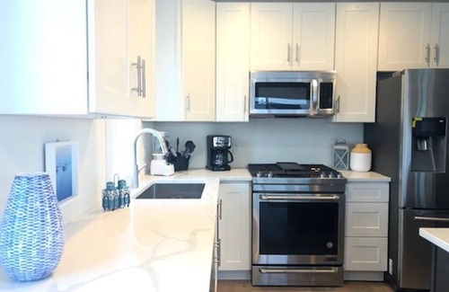 Harvey Cedars Casa | 4th from the OCEAN! SLEEPS 10!