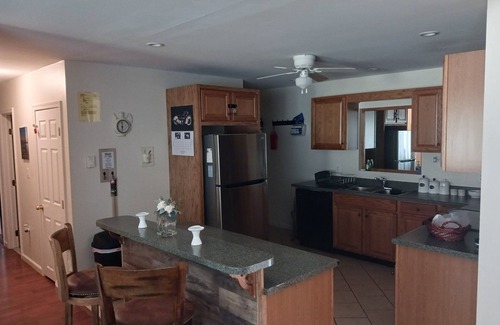 Greentown Casa | 4th night free. Pocono mountain. 2 mins to Lake Wallenpaupack. 30 mins to Ski.